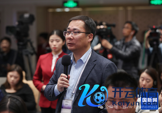 中央播送电视总台央视记者发问（刘健 摄）