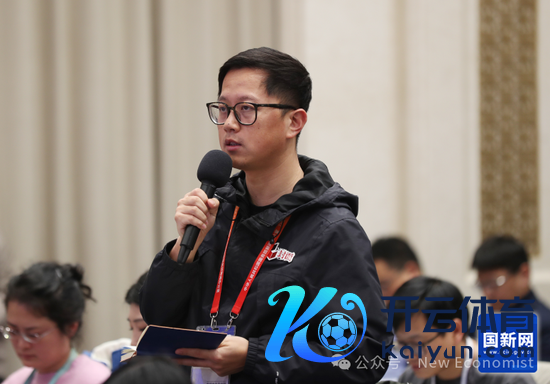  封面新闻记者发问（刘健 摄）